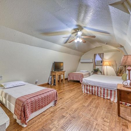 The Olive @ Mendelbaum Winery Guest Cabins Hotel Fredericksburg Esterno foto