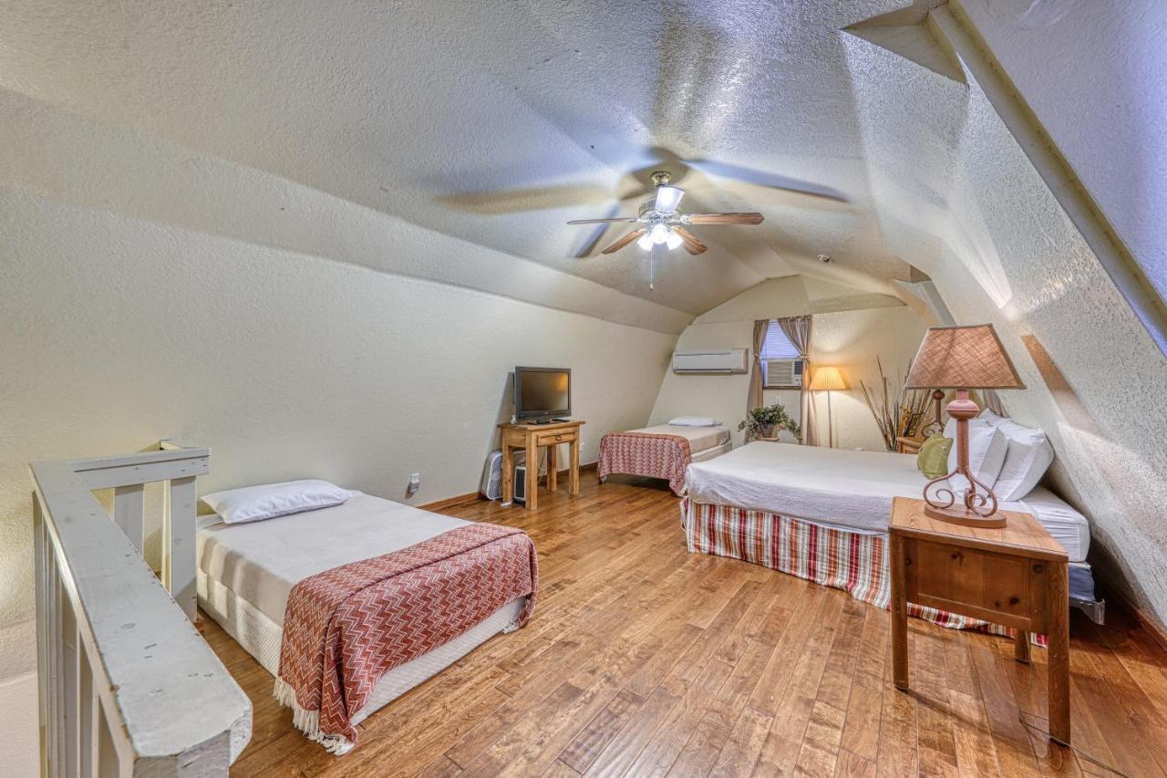 The Olive @ Mendelbaum Winery Guest Cabins Hotel Fredericksburg Esterno foto