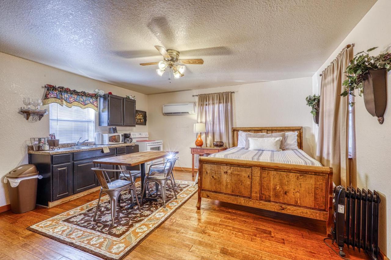 The Olive @ Mendelbaum Winery Guest Cabins Hotel Fredericksburg Esterno foto
