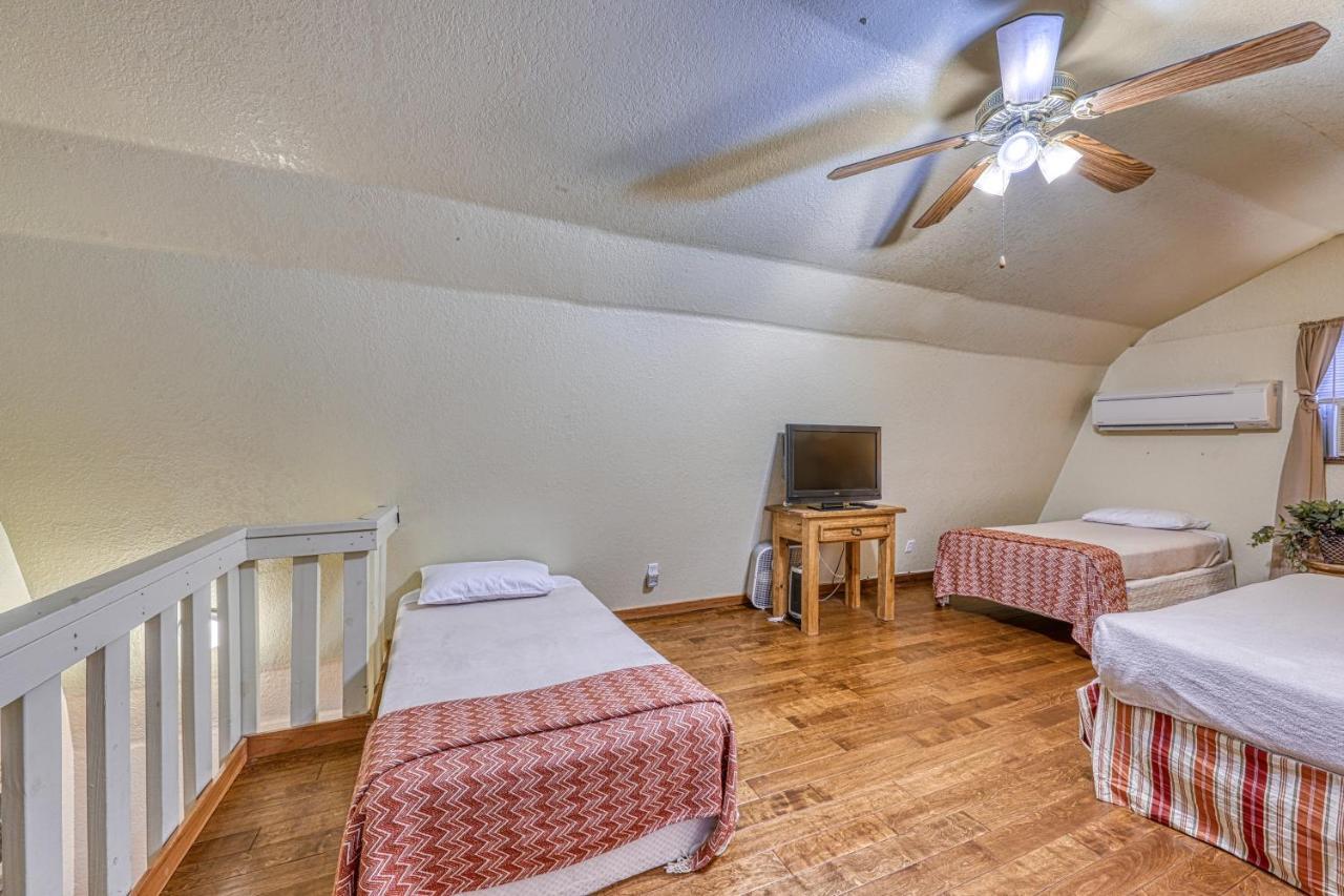 The Olive @ Mendelbaum Winery Guest Cabins Hotel Fredericksburg Esterno foto