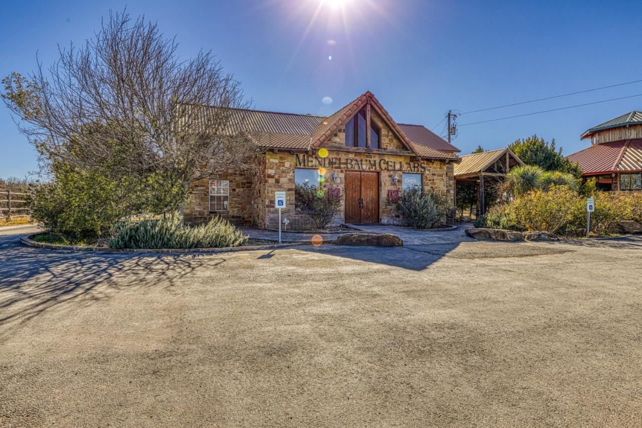 The Olive @ Mendelbaum Winery Guest Cabins Hotel Fredericksburg Esterno foto
